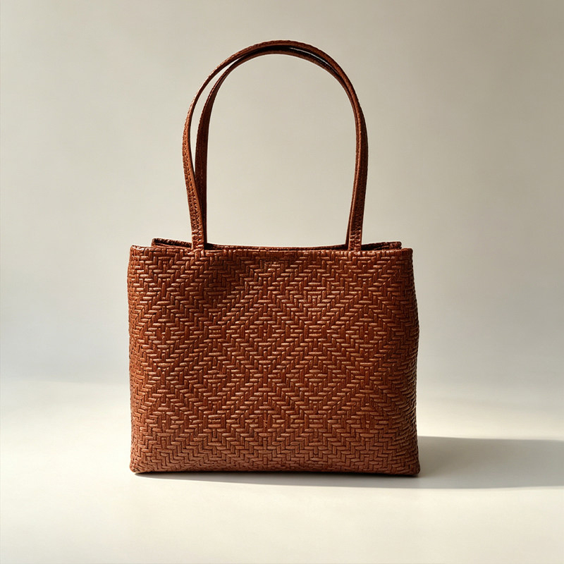 Mendy Genuine Leather Woven Pi - огляд і ціна Luxury Bags Shopping