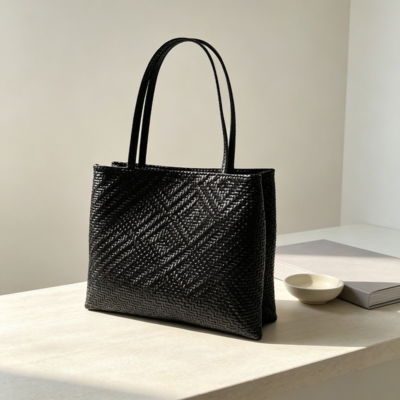 Mendy Genuine Leather Woven Pi - огляд і ціна Luxury Bags Shopping