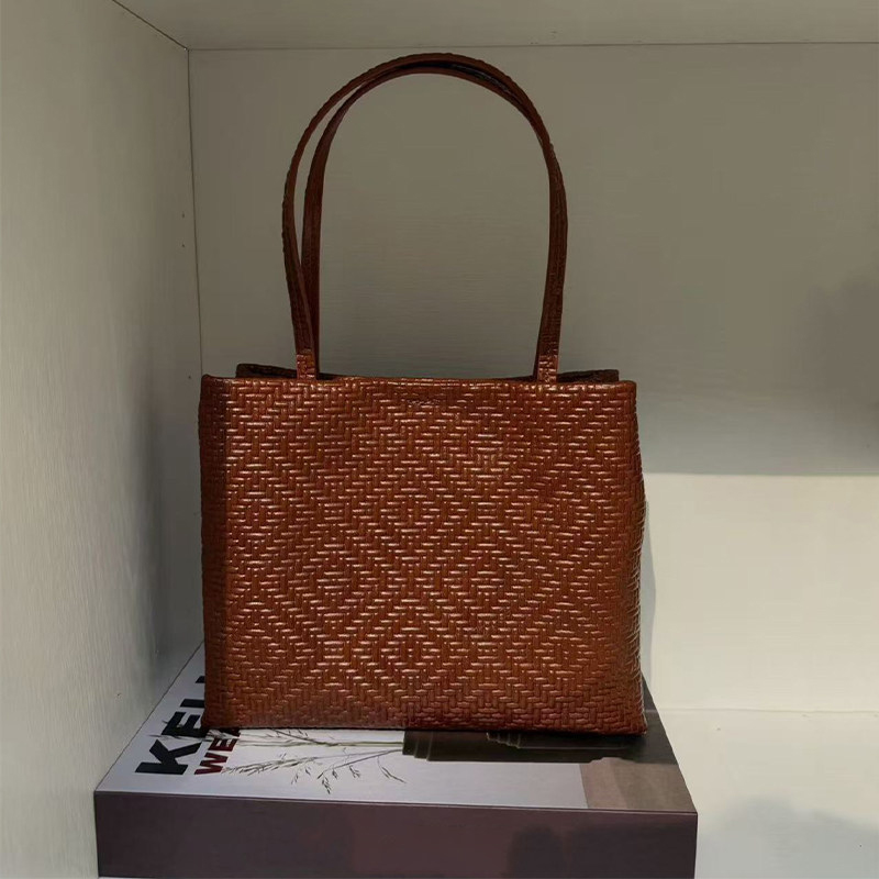Mendy Genuine Leather Woven Pi - огляд і ціна Luxury Bags Shopping