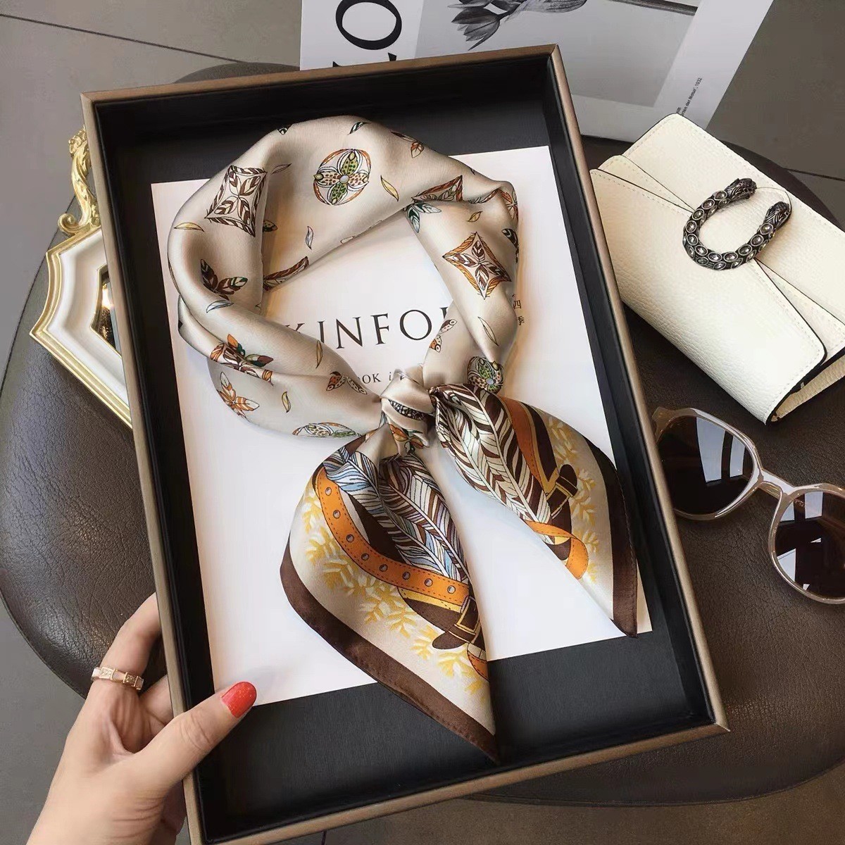 Luxury Fashion Print 70*70cm S - огляд і ціна Luxury Bags Casual