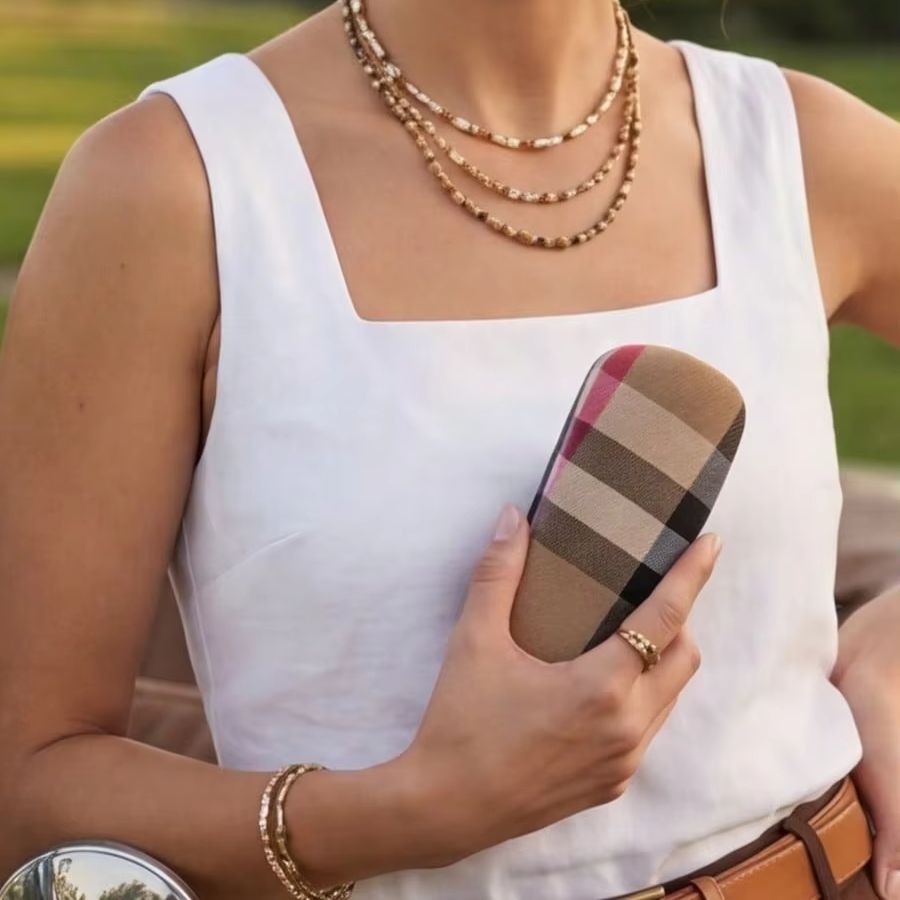 Burberry Limited Wine Brown Le - огляд і ціна Luxury Bags Coach